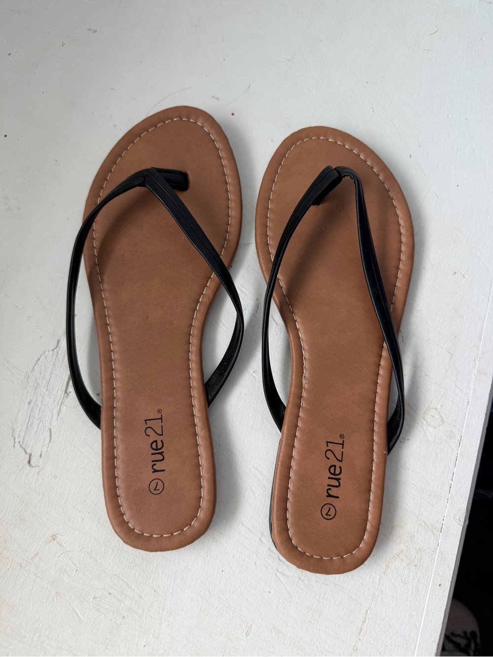rue21 Black Strap Sandals with Tan Footbed vintage women’s size 7